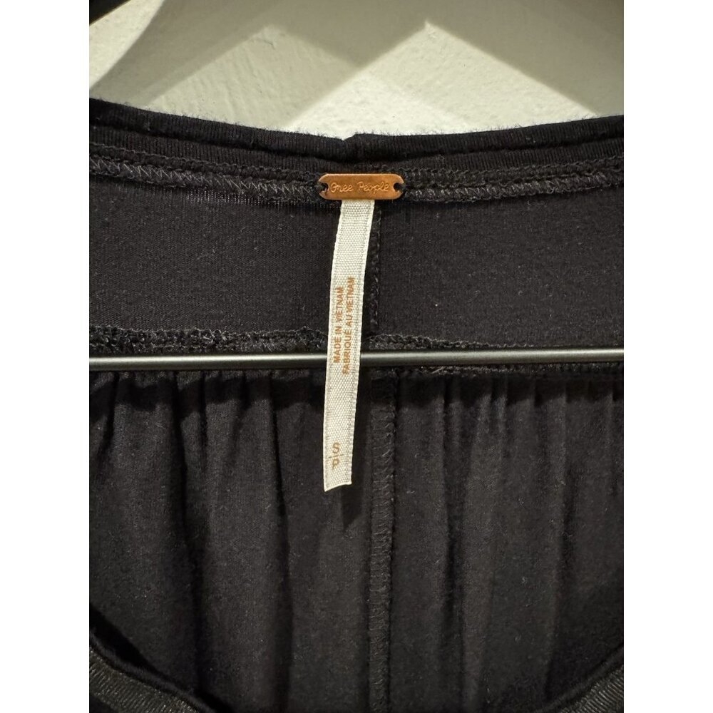 Free People Women’s Top Small ‘Keepin On Tie’ Sleeve Tee Black Button Front Boho - Picture 5 of 10